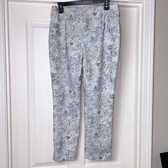 Chico’s Fabulously Slimming Ankle Reptile/Snake Print Stretch Pants-Sz 0.5 (S/6) - Picture 3 of 11
